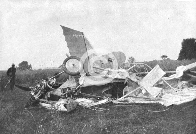 ''Un heros de l'aviation Britannique; le Lieutenant Warneford; les debris de l'appareil avec...1915. Creator: Unknown.