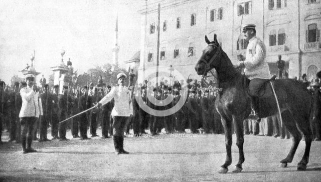 'Un mouvement national a Salonique; Le capitaine grec Sarris annoncant la constitution', 1916. Creator: Unknown.