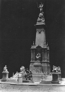 Un monument a la gloire de l'auteur de "Don Quichotte"; Projet du sculpteur Coullaut..., c1916. Creator: Vidal