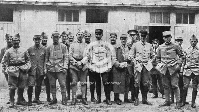 'Un match militaire de football a Paris; L'equipe du 20e corps en tenue militaire', 1916. Creator: Unknown.