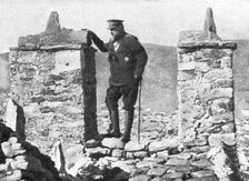 Un nouvel ennemi: Le Bulgare; Le ysar des Bulgares, en decembre 1912, sur les ruine...1912 (1924). Creator: Unknown