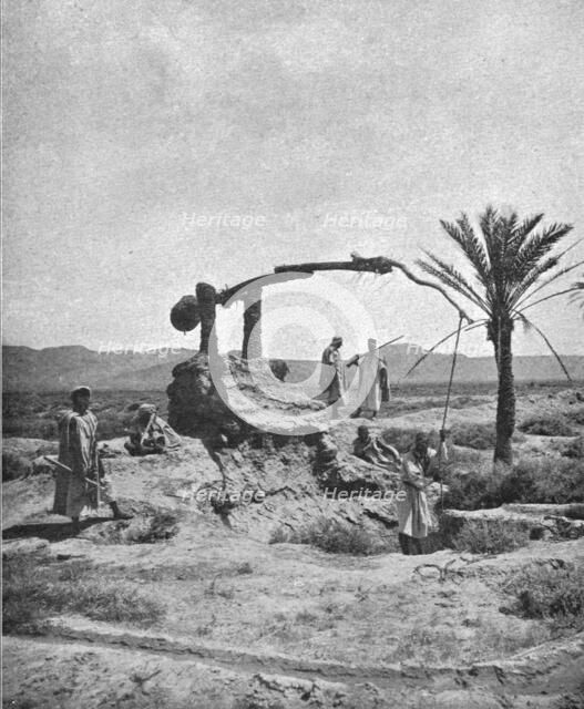 ''Un puits a bascule (khotara) ou "cigogne"; Afrique du nord', 1914. Creator: Unknown.