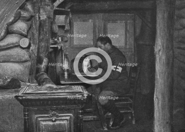 'Un relais d'ambulance modele; Entrée de la salle de pansements, servant de bureau..., c1916. Creator: Unknown.