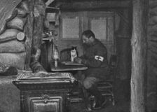 Un relais d'ambulance modele; Entrée de la salle de pansements, servant de bureau..., c1916. Creator: Unknown