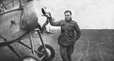 'Un vainqueur; Jean Navarre, alors adjudant, devant son appareil 1916. Creator: Unknown