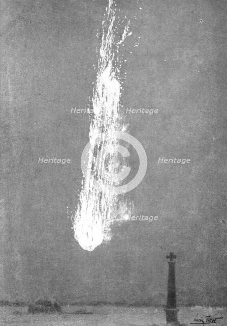 'Un Zeppelin abattu a Revigny; La fin de la chute: la carcasse est silhouettee par la masse des flam Creator: Unknown.