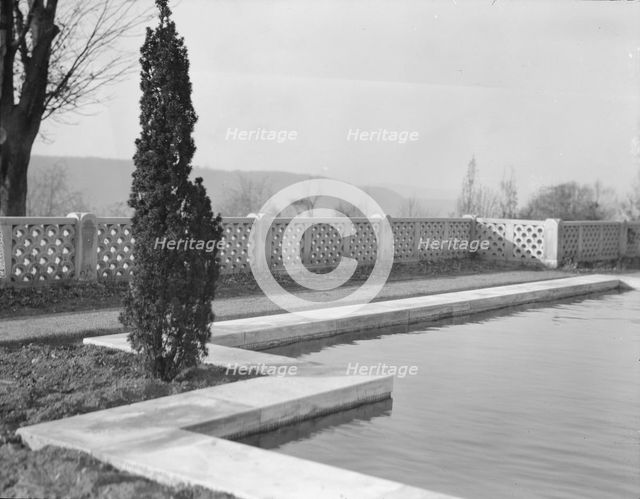 Untermeyer [i.e. Untermyer] garden, 1917 Creator: Arnold Genthe.