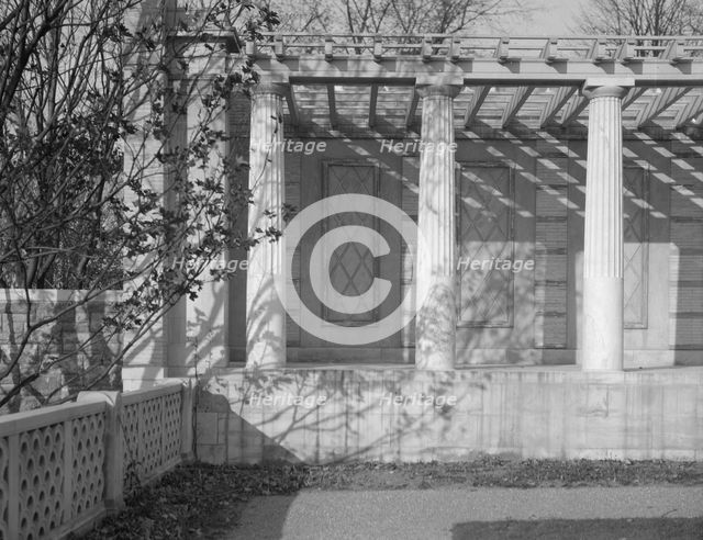 Untermeyer [i.e. Untermyer] garden, 1917 Creator: Arnold Genthe.