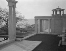 Untermeyer [i.e. Untermyer] garden, 1917 Creator: Arnold Genthe