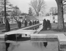 Untermeyer [i.e. Untermyer] garden, 1917 Creator: Arnold Genthe