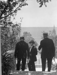 Untermeyer [i.e. Untermyer] garden, 1917 Creator: Arnold Genthe