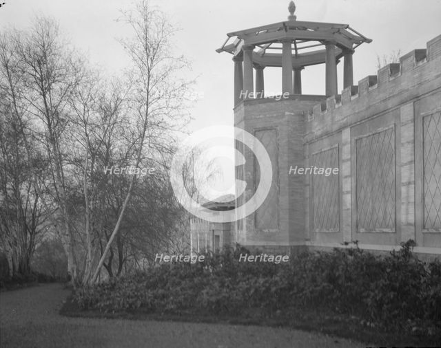 Untermeyer [i.e. Untermyer] garden, 1917 Creator: Arnold Genthe.