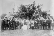 Under blue and gray - Gettysburg, 1913. Creator: Bain News Service