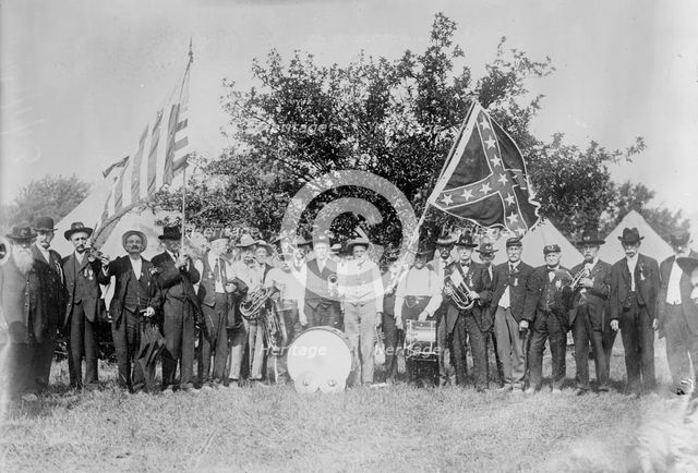 Under blue and gray - Gettysburg, 1913. Creator: Bain News Service.