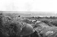 Une Nouvelle Phase; Troupes en reserve, au cours de notre attaque du 20 juillet 1916..., 1916 (1924 Creator: Unknown