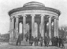 Une base Allemande en Adriatique: L'occupation de Corfou; nos alpins, qui arrivent..., 1916. Creator: Robert Vaucher