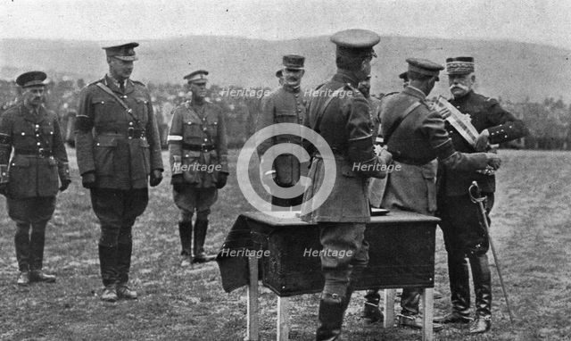 'Une ceremonie militaire a Salonique; Le general Sarrail decore par le general Mahon..., 1916. Creator: Unknown.