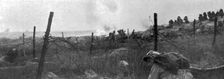 'Une contre-attaque sur les pentes de Douaumont, le 11 avril dernier 1916. Creator: Unknown