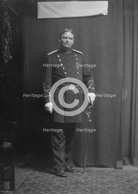 Unidentified man, portrait photograph, between 1906 and 1913. Creator: Arnold Genthe.