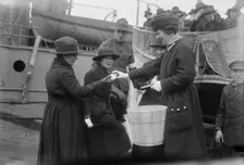 Unidentified men & women, between c1915 and c1920. Creator: Bain News Service