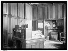 Unidentified office, between 1911 and 1920. Creator: Harris & Ewing