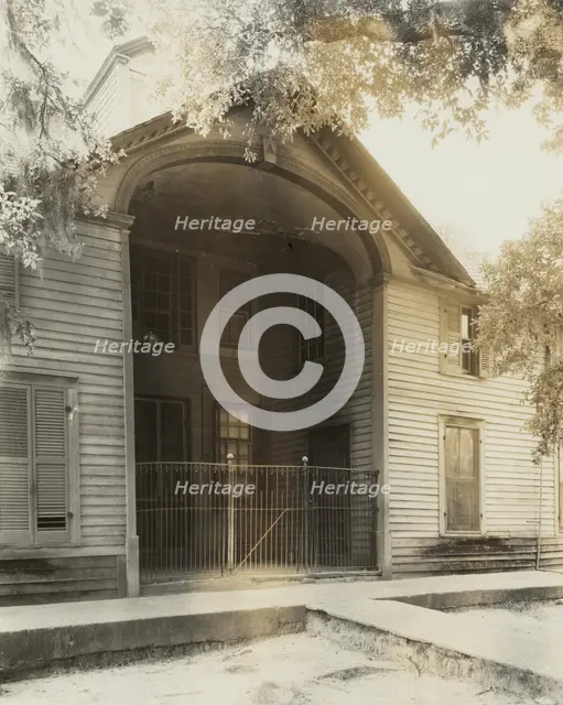 Unidentified building, Natchez vic., Adams County, Mississippi, 1938. Creator: Frances Benjamin Johnston.