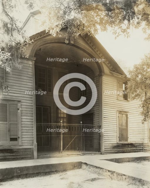 Unidentified building, Natchez vic., Adams County, Mississippi, 1938. Creator: Frances Benjamin Johnston.