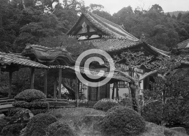 Unidentified building, Japan, 1908. Creator: Arnold Genthe.