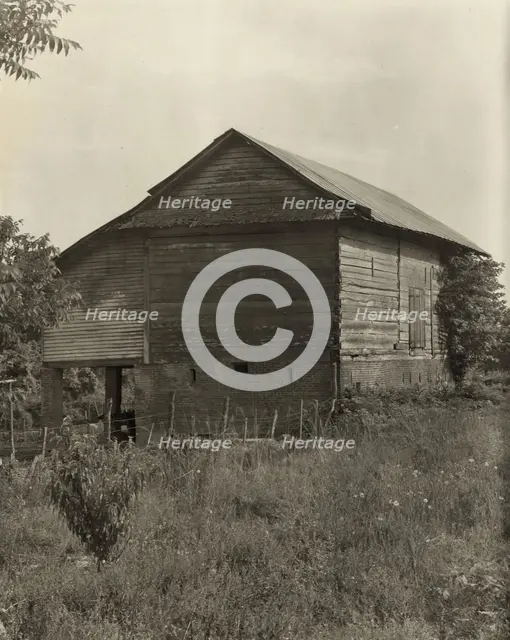 Unidentified cabin, Natchez vic., Adams County, Mississippi, 1938. Creator: Frances Benjamin Johnston.