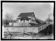 Unidentified farmhouse, between 1909 and 1923. Creator: Harris & Ewing