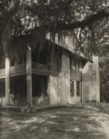 Unidentified house, Natchez vic., Adams County, Mississippi, 1938. Creator: Frances Benjamin Johnston