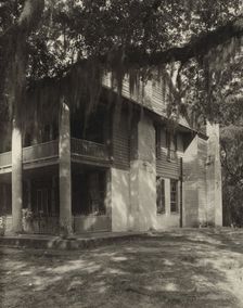 Unidentified house, Natchez vic., Adams County, Mississippi, 1938. Creator: Frances Benjamin Johnston