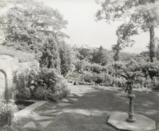 Unidentified house and garden, between 1910 and 1935. Creator: Frances Benjamin Johnston
