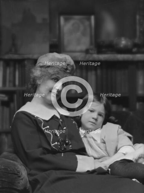 Unidentified woman and child, possibly members of the Percy MacKaye family, portrait..., ca. 1913. Creator: Arnold Genthe.