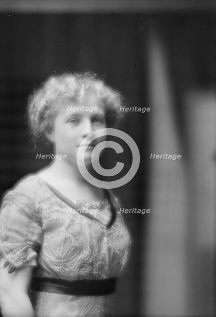 Unidentified woman, possibly Miss Oaks or Mrs. K. Kitchen, portrait photograph, ca. 1912. Creator: Arnold Genthe.
