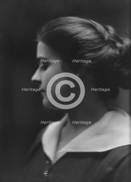 Unidentified woman, possibly Miss Viola Page, portrait photograph, (1916?). Creator: Arnold Genthe.