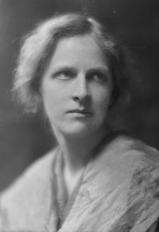 Unidentified woman, possibly Mrs. Augustin Duncan or Mrs. A.G. Motley, portrait photograph, 1915. Creator: Arnold Genthe