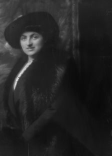 Unidentified woman, possibly Baroness Huard or Mrs. Francis Wilson, portrait photograph, ca. 1912. Creator: Arnold Genthe