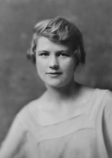 Unidentified woman, portrait photograph, 1916. Creator: Arnold Genthe
