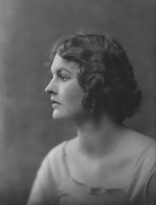 Unidentified woman, portrait photograph, between 1911 and 1942. Creator: Arnold Genthe