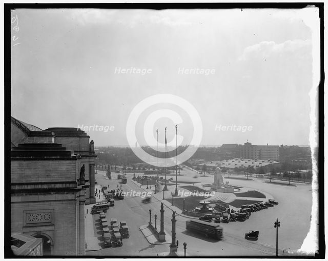 Union Station Plaza, between 1910 and 1920. Creator: Harris & Ewing.