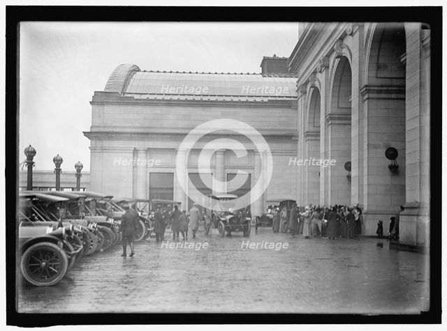 Union Station scene, between 1911 and 1920. Creator: Harris & Ewing.