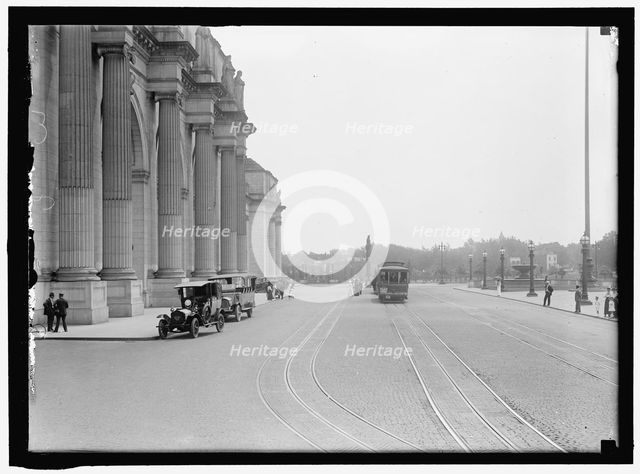 Union Station scene, between 1913 and 1917. Creator: Harris & Ewing.