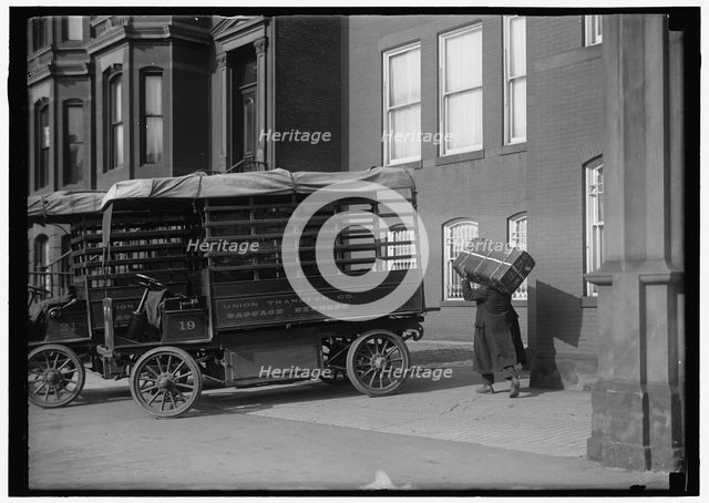 Union Transfer Company truck, between 1914 and 1918. Creator: Harris & Ewing.