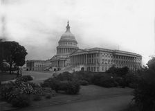 United States Capitol, Washington, D.C., between 1900 and 1905. Creator: Unknown