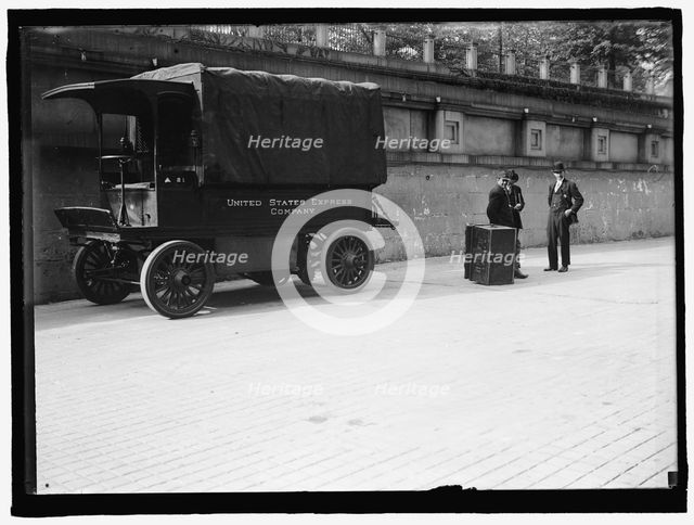 United States Express Company truck, between 1910 and 1917. Creator: Harris & Ewing.