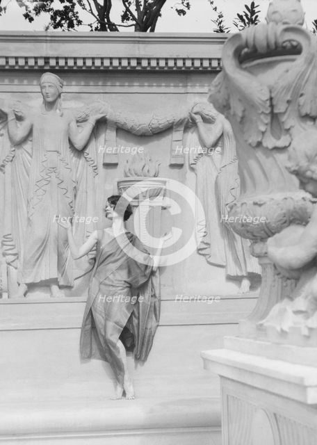University of California at Berkeley dancers, 1927 Creator: Arnold Genthe.