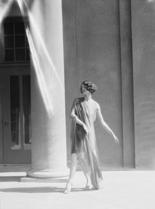 University of California at Berkeley dancers, 1927 Creator: Arnold Genthe