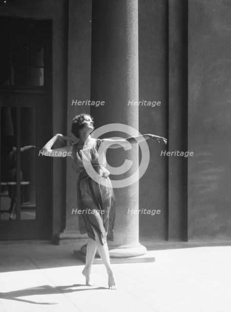 University of California at Berkeley dancers, 1927 Creator: Arnold Genthe.