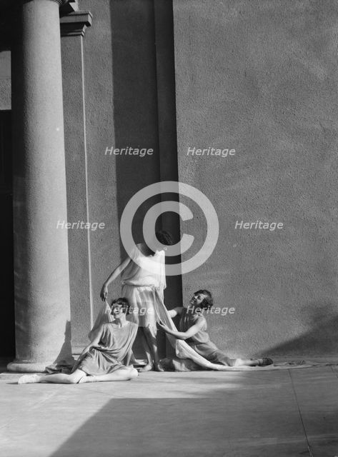 University of California at Berkeley dancers, 1927 Creator: Arnold Genthe.